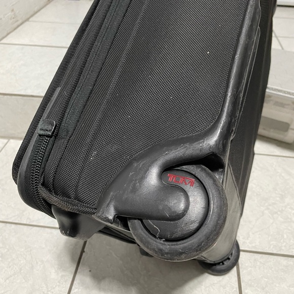 TUMI Alpha Continental Expandable 21" Carry On Upright Luggage 2 Wheel - Picture 11 of 15